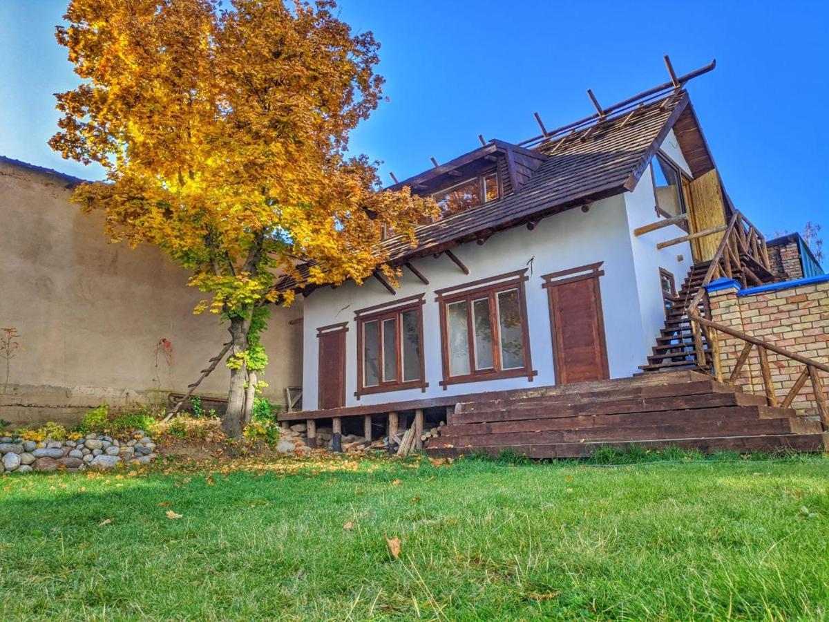 Hotel Matsunoki Karakol Exterior foto
